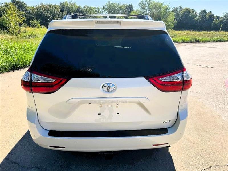 Toyota Sienna XLE Premium 5D Wagon 8 Pass 2018