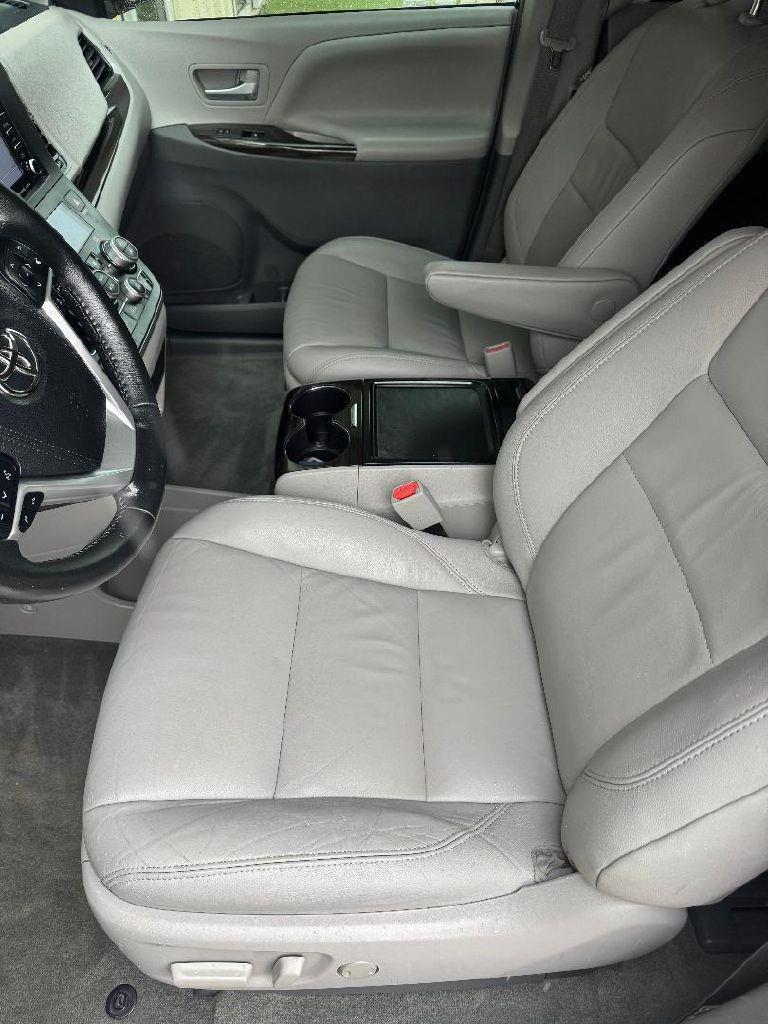 Toyota Sienna XLE Premium 5D Wagon 8 Pass 2018