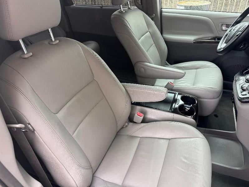Toyota Sienna XLE Premium 5D Wagon 8 Pass 2018