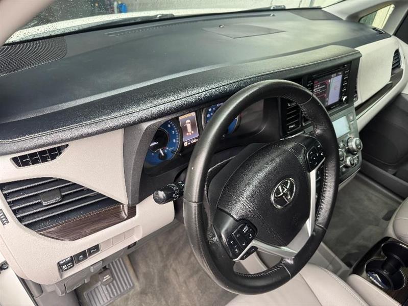 Toyota Sienna XLE Premium 5D Wagon 8 Pass 2018