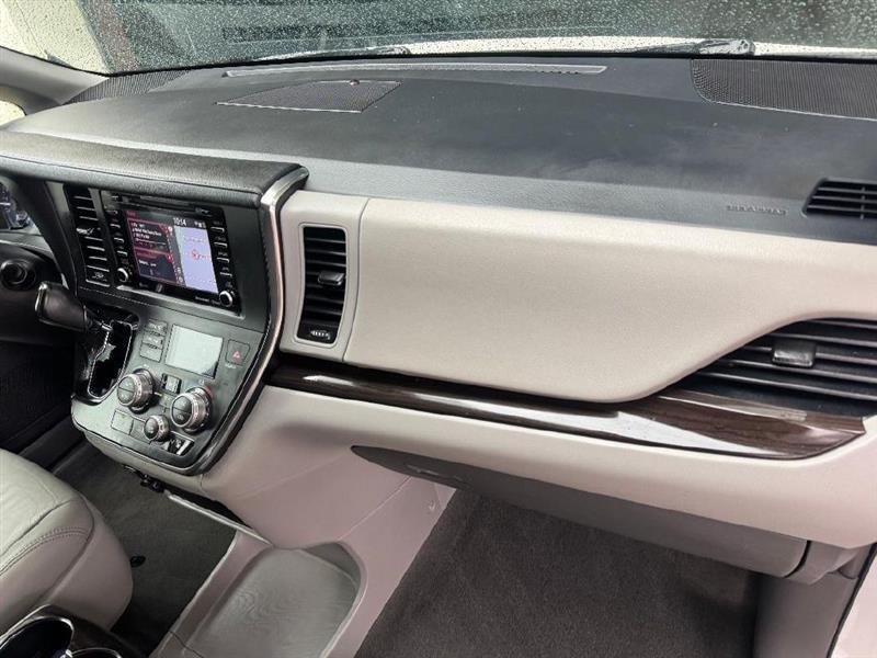 Toyota Sienna XLE Premium 5D Wagon 8 Pass 2018
