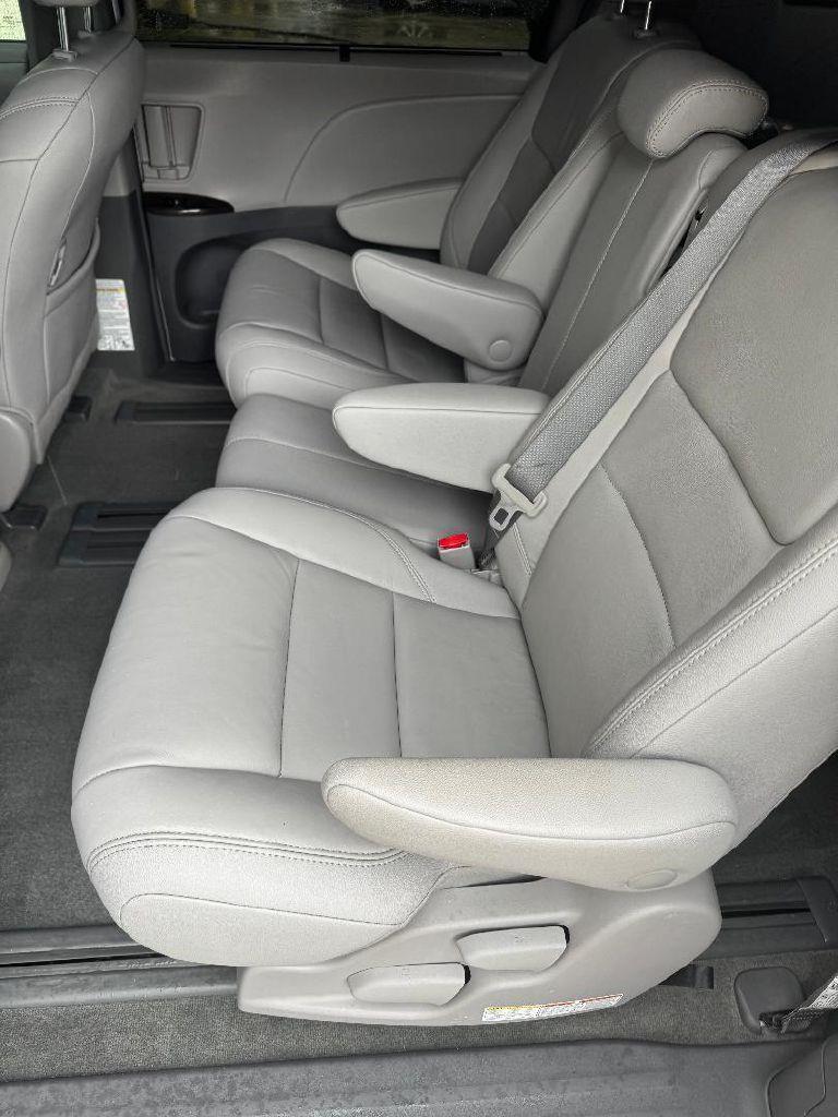 Toyota Sienna XLE Premium 5D Wagon 8 Pass 2018