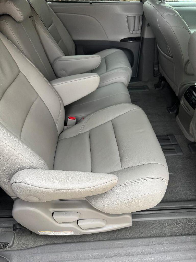 Toyota Sienna XLE Premium 5D Wagon 8 Pass 2018