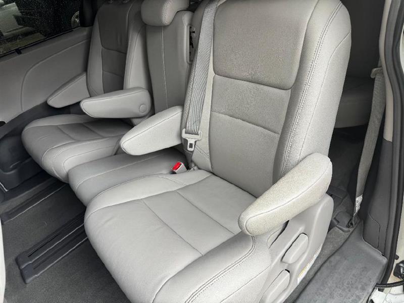 Toyota Sienna XLE Premium 5D Wagon 8 Pass 2018