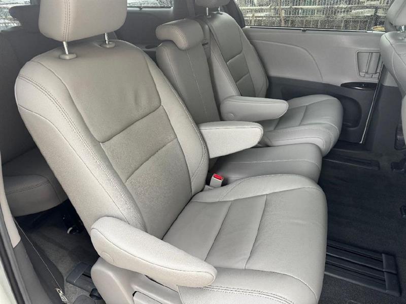 Toyota Sienna XLE Premium 5D Wagon 8 Pass 2018