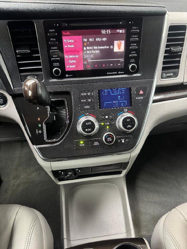Toyota Sienna XLE Premium 5D Wagon 8 Pass 2018