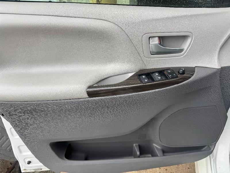 Toyota Sienna XLE Premium 5D Wagon 8 Pass 2018