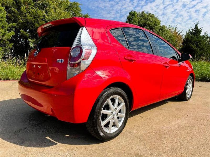 Toyota Prius c Three 2012