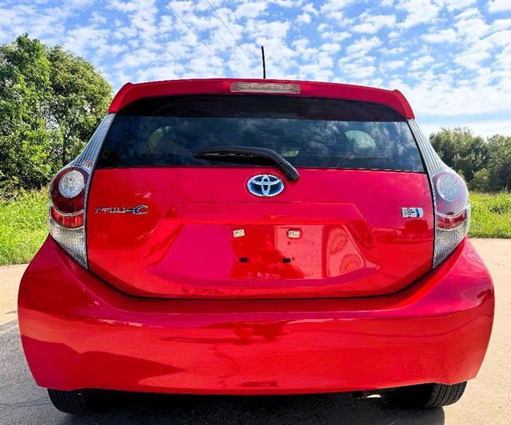 Toyota Prius c Three 2012
