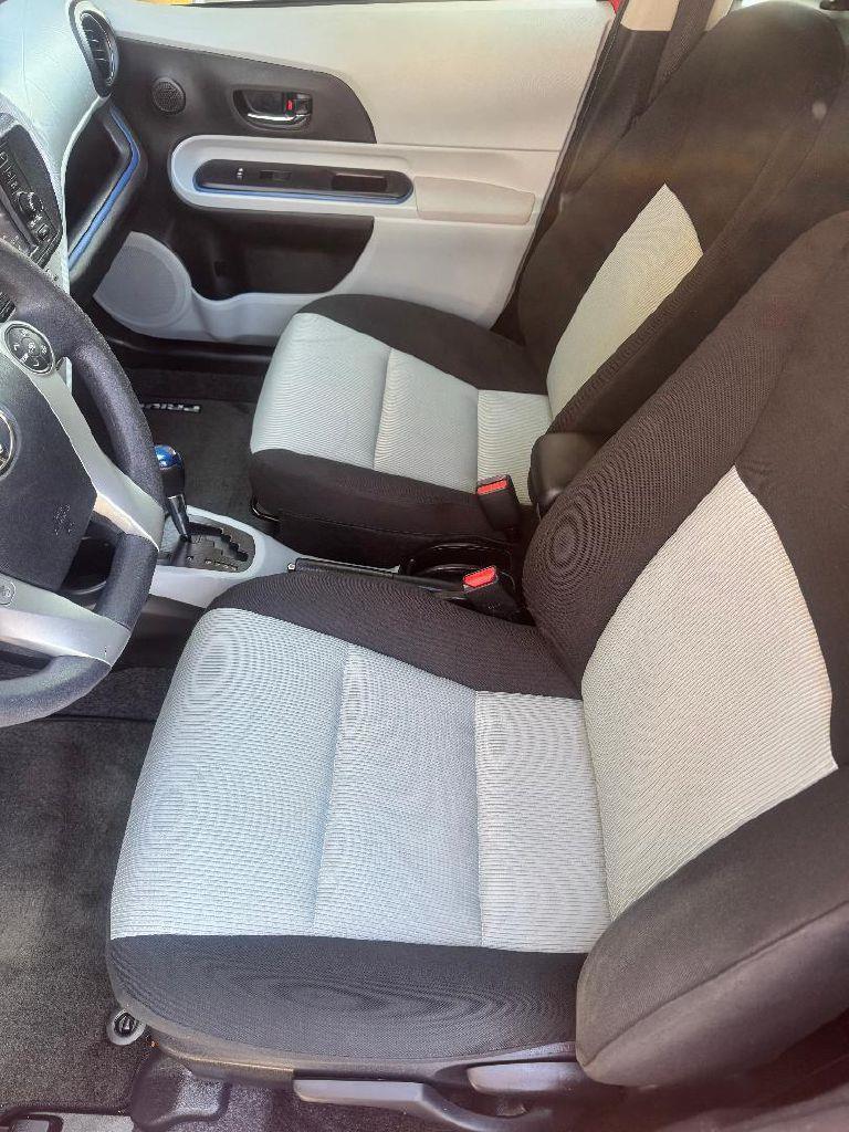Toyota Prius c Three 2012