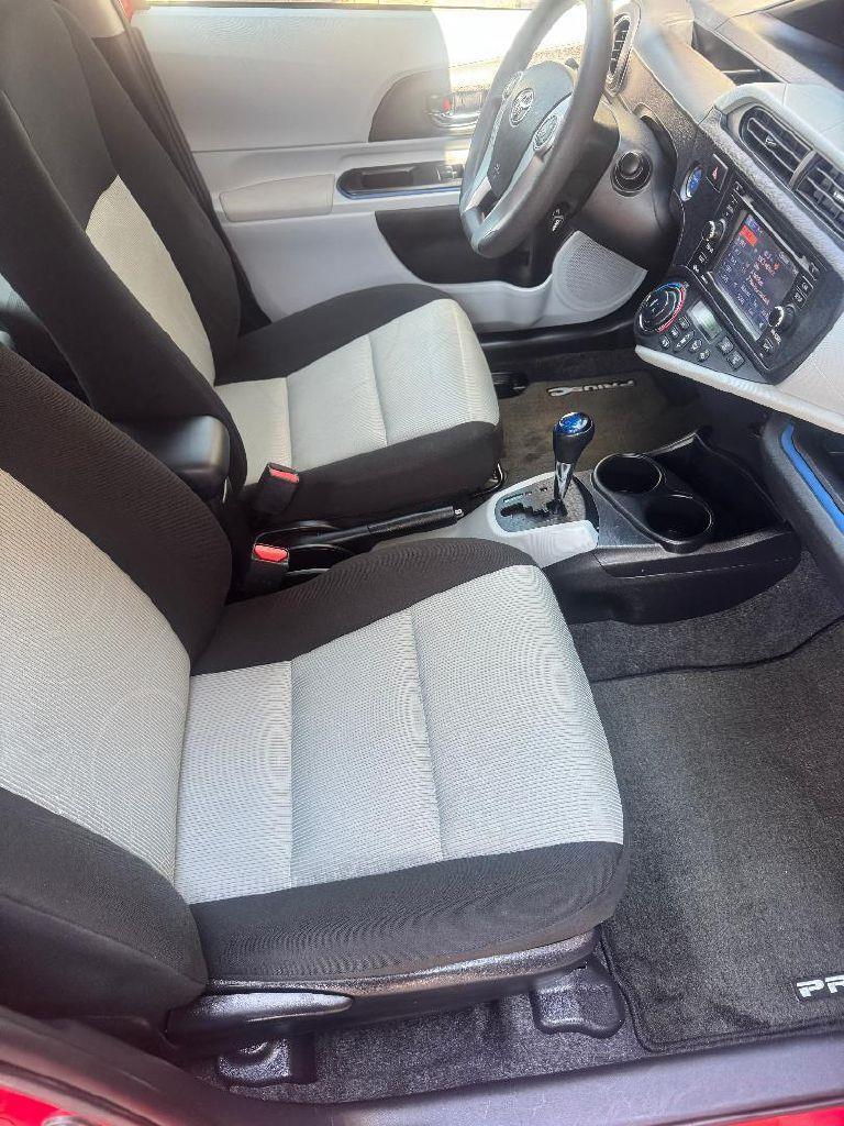 Toyota Prius c Three 2012