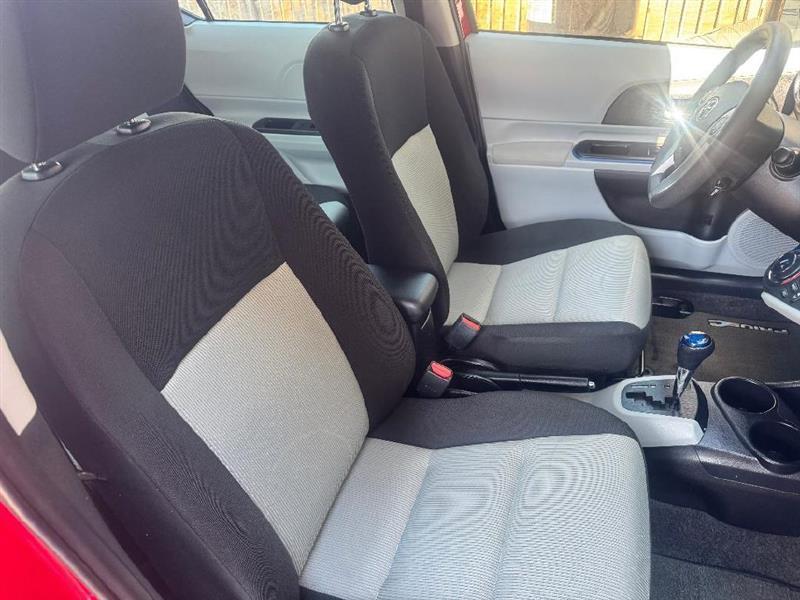 Toyota Prius c Three 2012