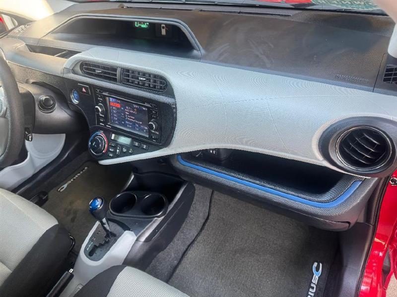 Toyota Prius c Three 2012