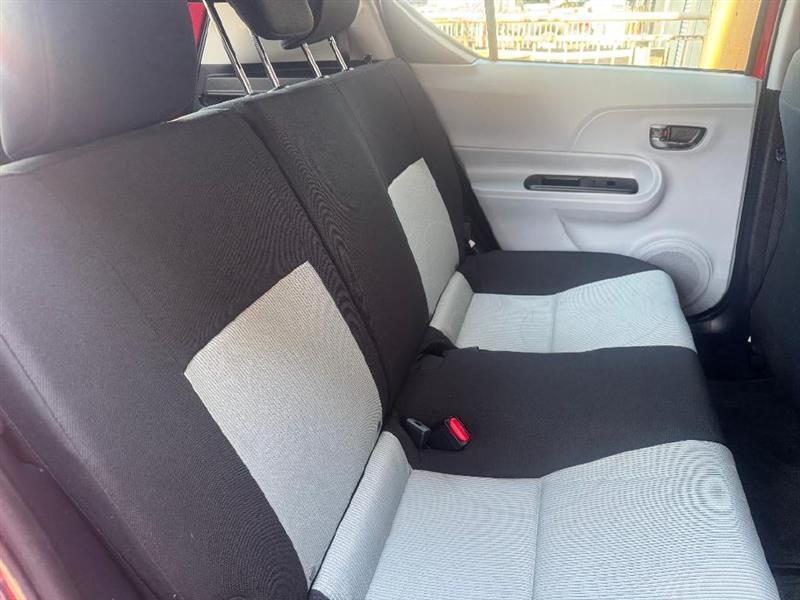 Toyota Prius c Three 2012