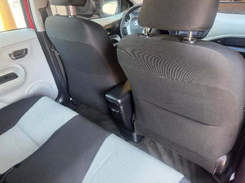 Toyota Prius c Three 2012