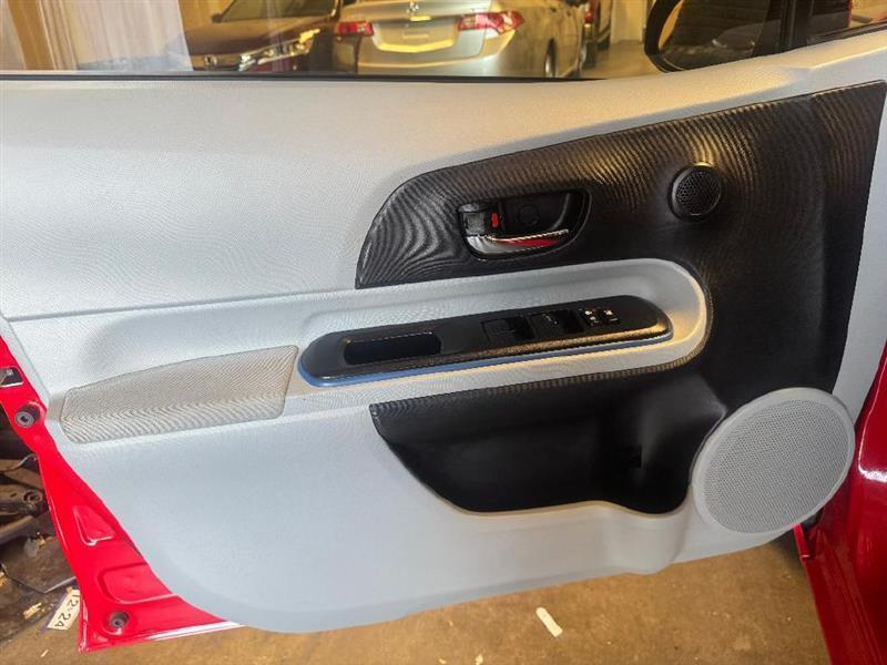 Toyota Prius c Three 2012