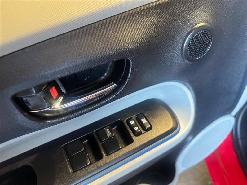 Toyota Prius c Three 2012