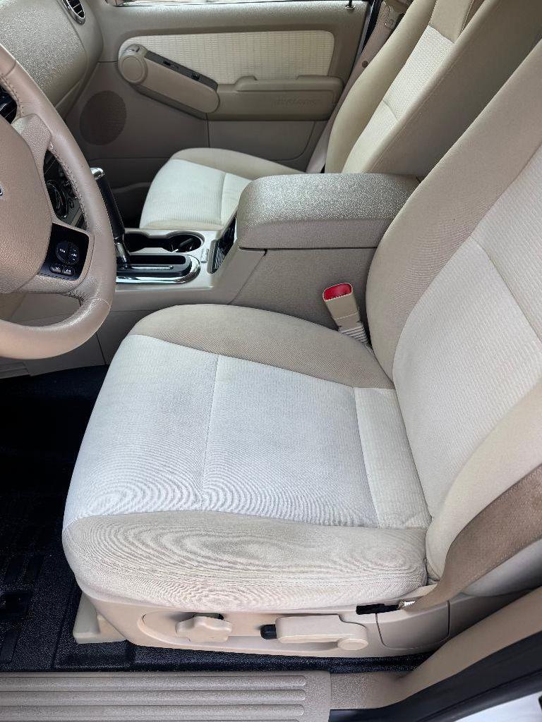 Ford Explorer Sport Trac XLT 4.0L 2WD 2010