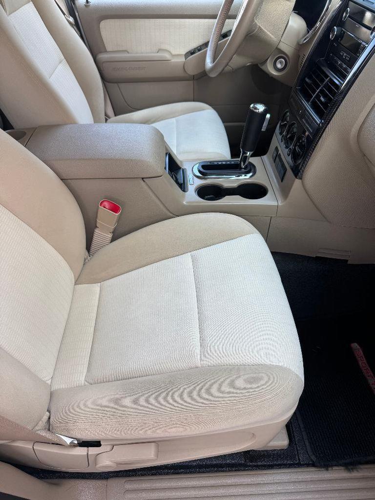 Ford Explorer Sport Trac XLT 4.0L 2WD 2010