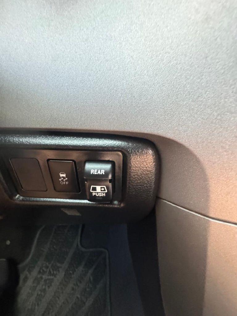 Toyota Tundra Tundra-Grade 5.7L Double Cab 2WD 2013