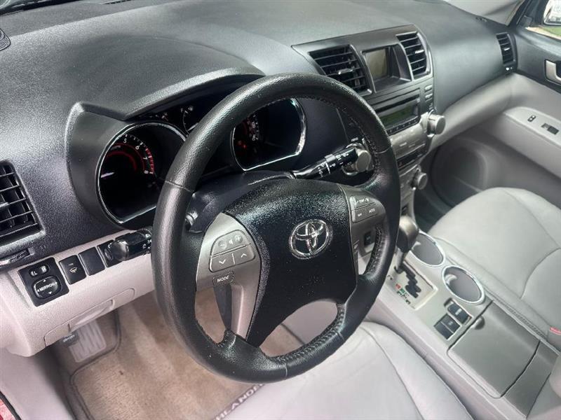 Toyota Highlander SE FWD V6 2010