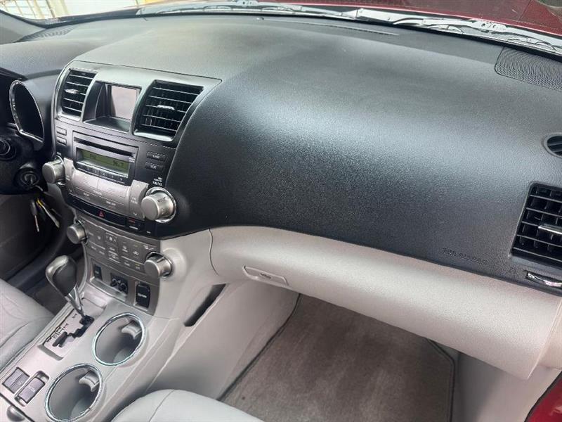 Toyota Highlander SE FWD V6 2010