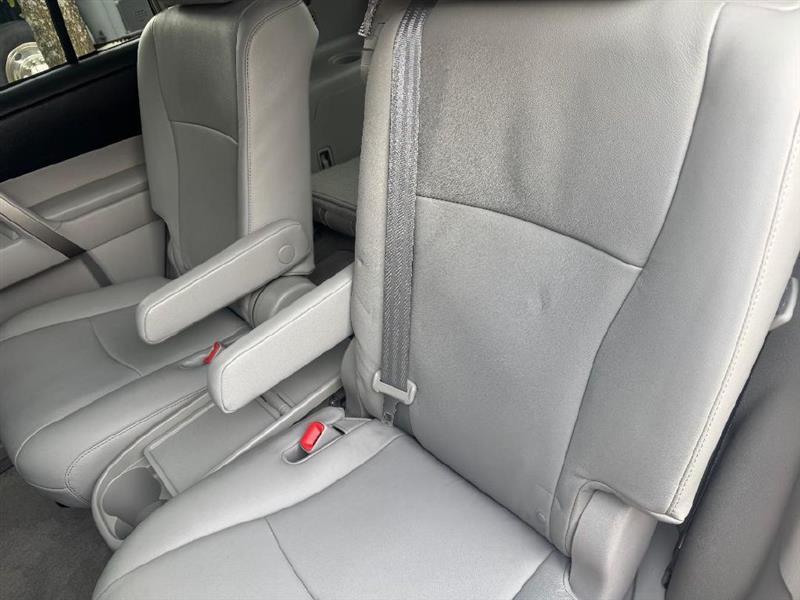 Toyota Highlander SE FWD V6 2010