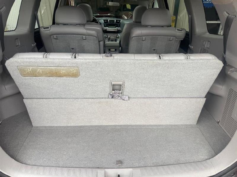Toyota Highlander SE FWD V6 2010