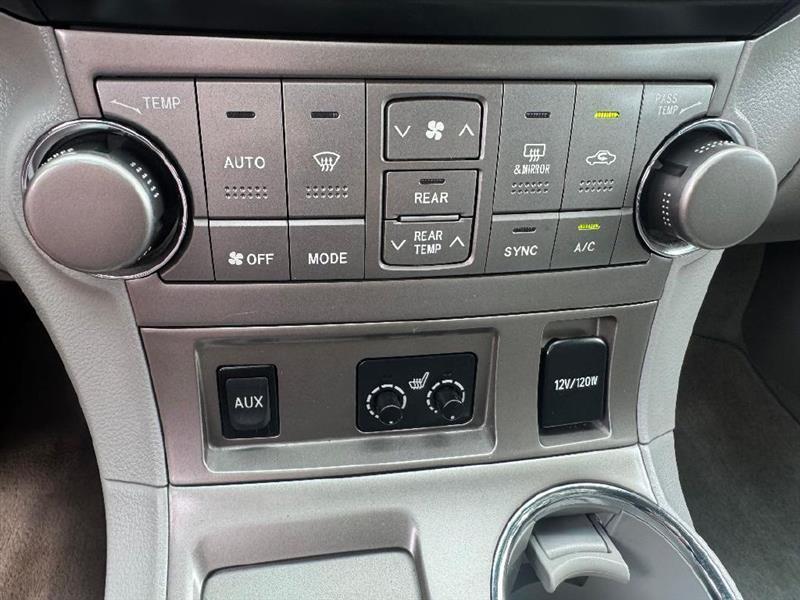 Toyota Highlander SE FWD V6 2010