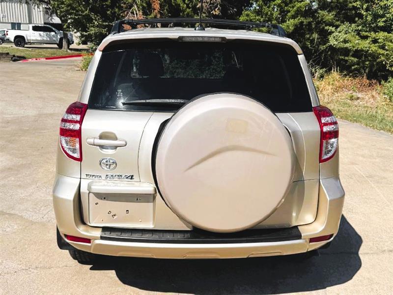 Toyota RAV4 Base I4 2WD 2009
