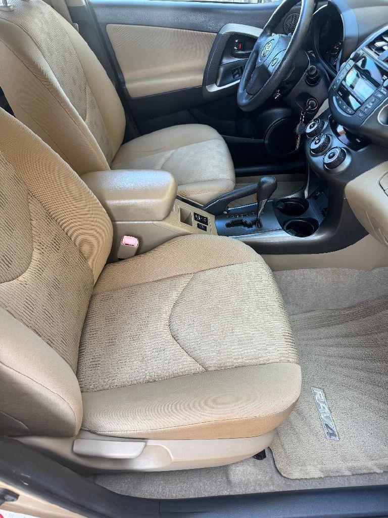 Toyota RAV4 Base I4 2WD 2009