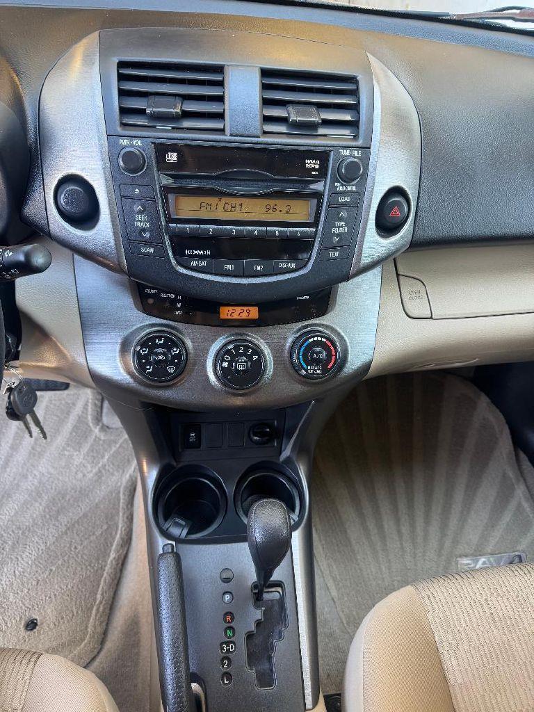 Toyota RAV4 Base I4 2WD 2009