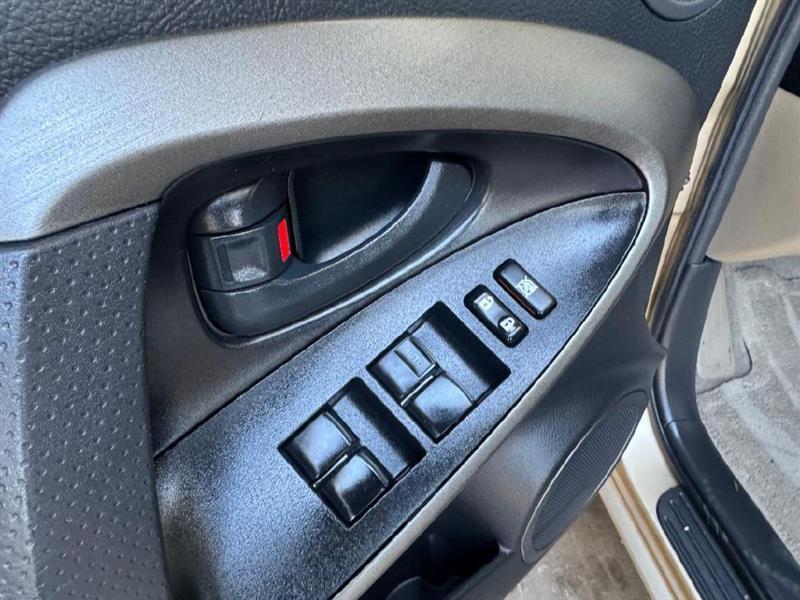 Toyota RAV4 Base I4 2WD 2009