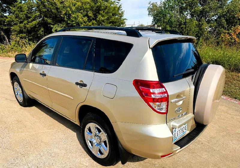 Toyota RAV4 Base I4 2WD 2009