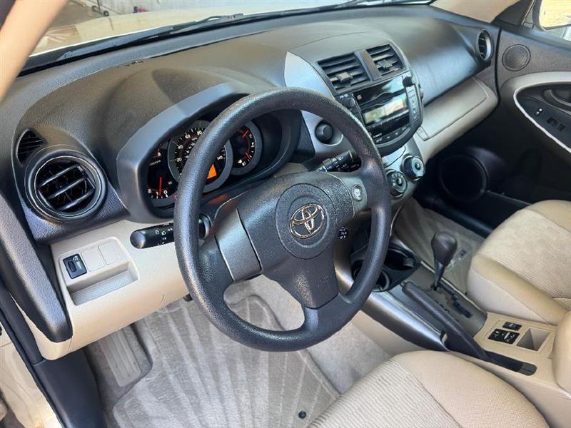 Toyota RAV4 Base I4 2WD 2009