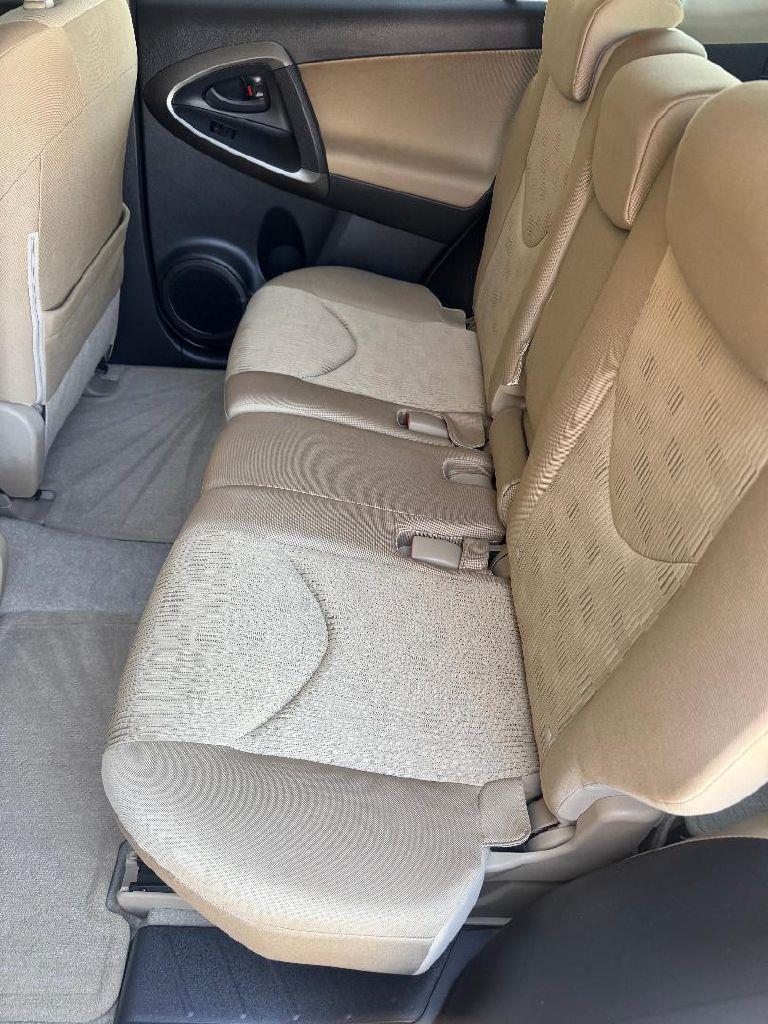 Toyota RAV4 Base I4 2WD 2009