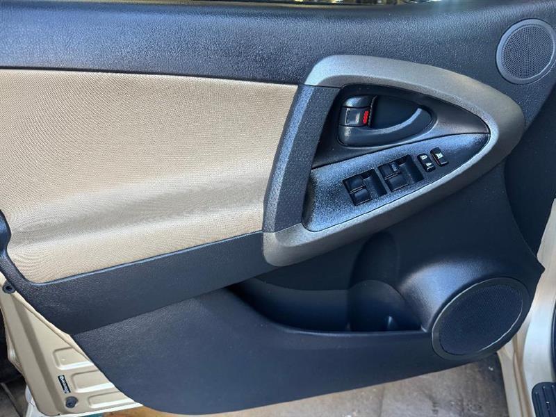 Toyota RAV4 Base I4 2WD 2009