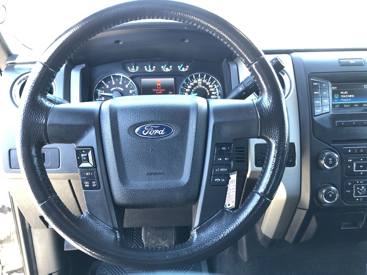 Ford F-150 4WD SuperCrew 145" XL 2014