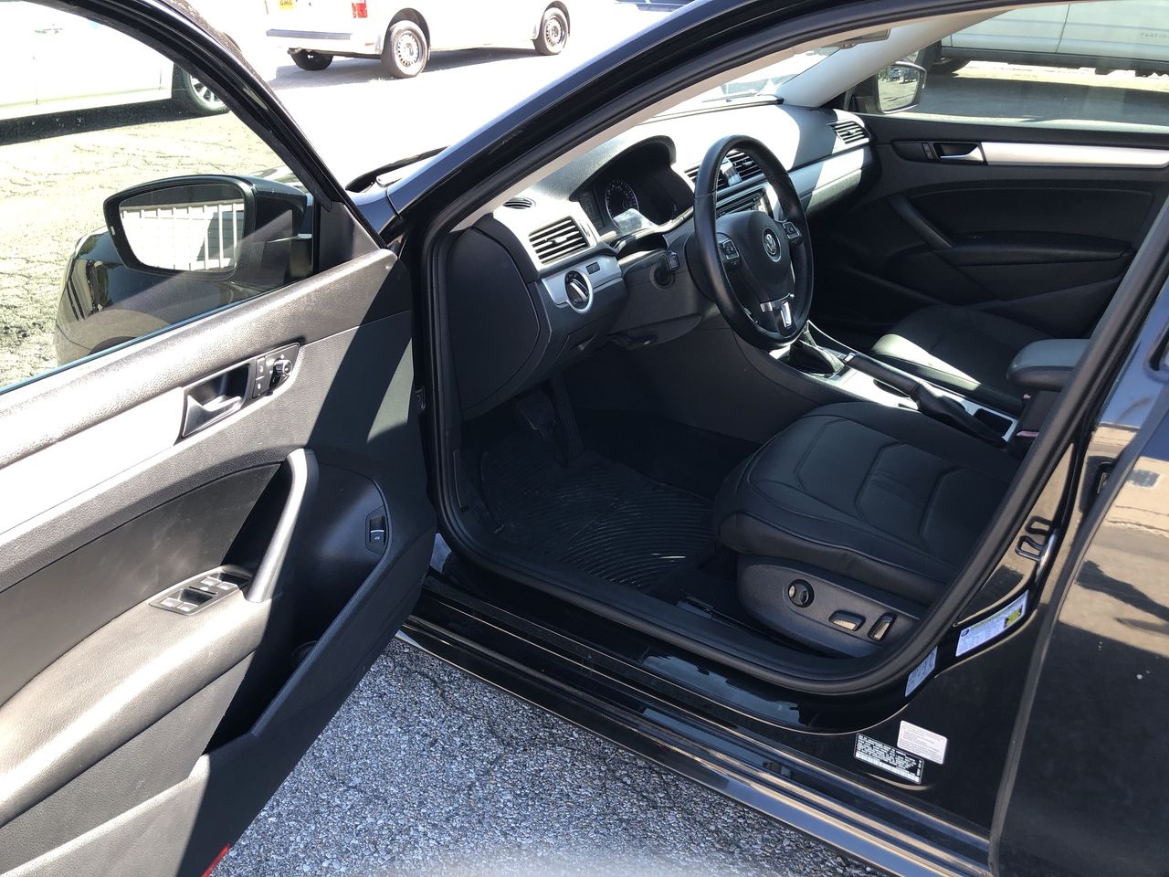 Volkswagen Passat 4dr Sdn 2.5L Auto SE w/Sunroof PZEV 2013