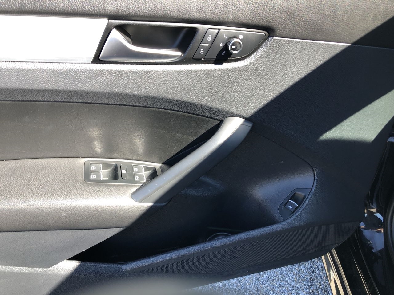 Volkswagen Passat 4dr Sdn 2.5L Auto SE w/Sunroof PZEV 2013