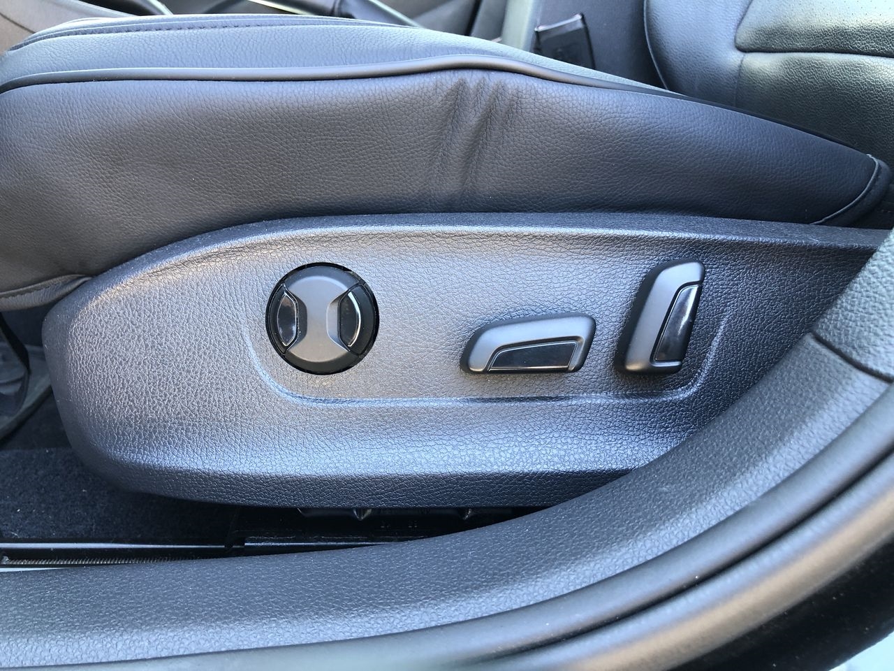 Volkswagen Passat 4dr Sdn 2.5L Auto SE w/Sunroof PZEV 2013