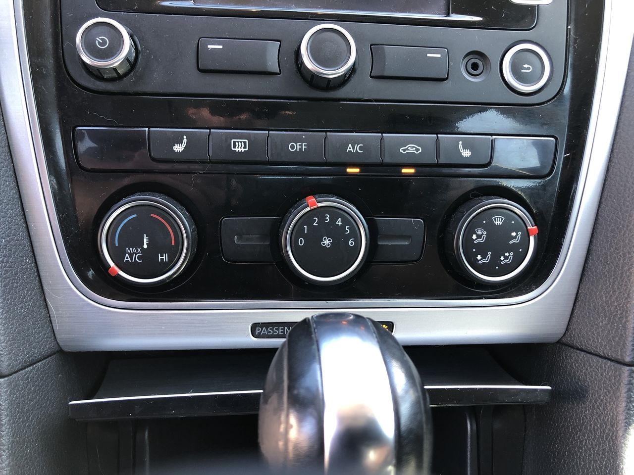 Volkswagen Passat 4dr Sdn 2.5L Auto SE w/Sunroof PZEV 2013