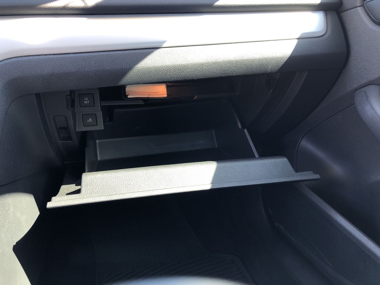 Volkswagen Passat 4dr Sdn 2.5L Auto SE w/Sunroof PZEV 2013