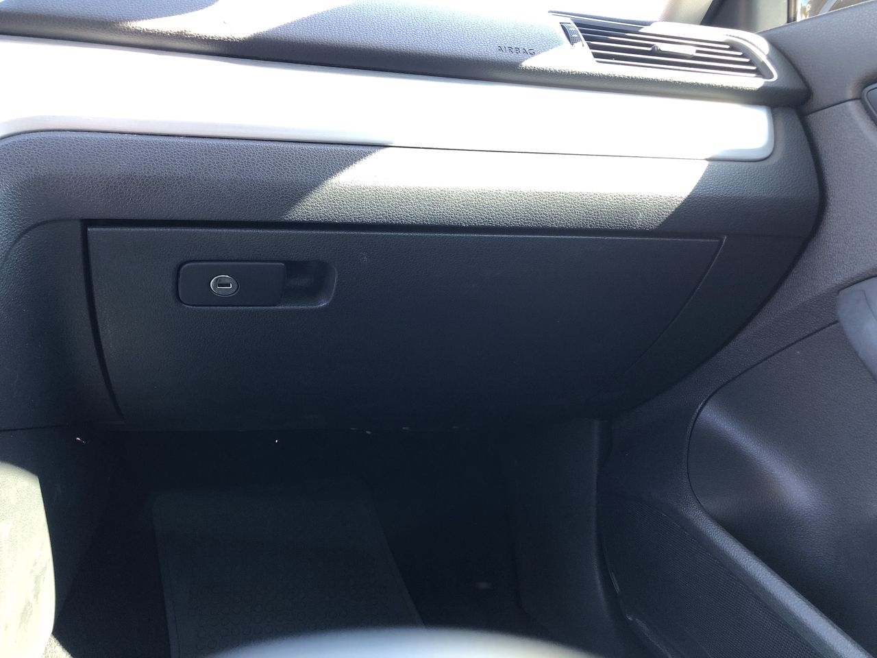 Volkswagen Passat 4dr Sdn 2.5L Auto SE w/Sunroof PZEV 2013