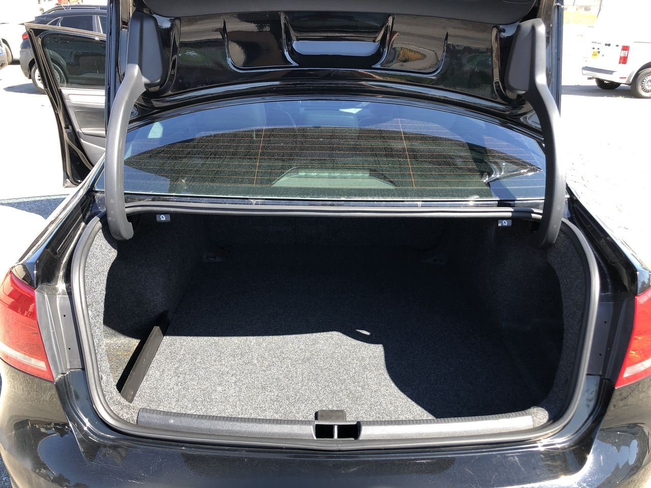 Volkswagen Passat 4dr Sdn 2.5L Auto SE w/Sunroof PZEV 2013