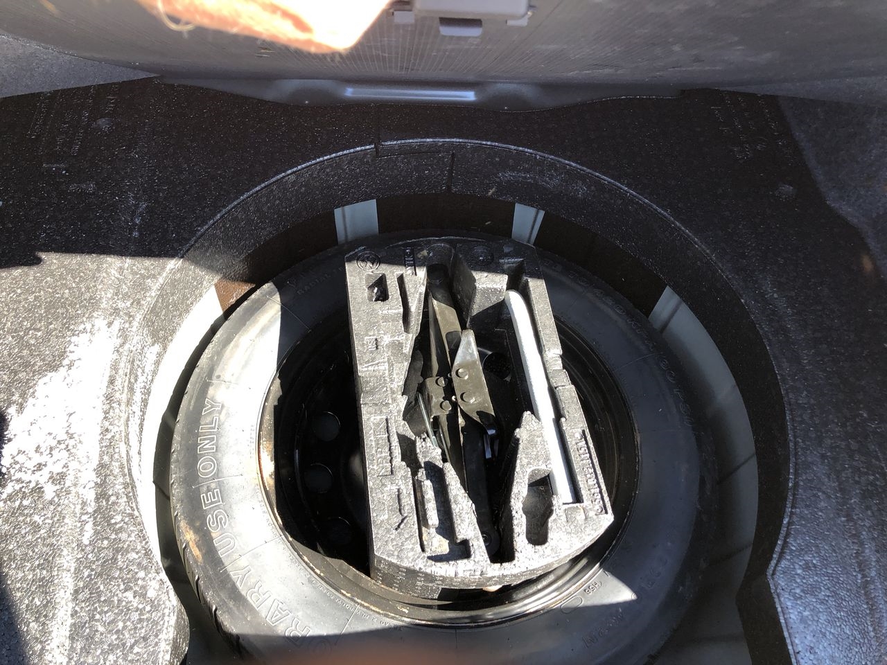 Volkswagen Passat 4dr Sdn 2.5L Auto SE w/Sunroof PZEV 2013