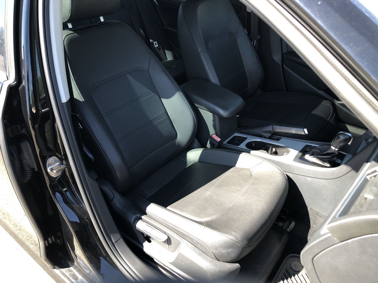 Volkswagen Passat 4dr Sdn 2.5L Auto SE w/Sunroof PZEV 2013