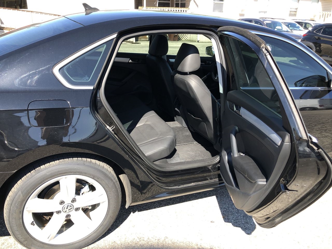 Volkswagen Passat 4dr Sdn 2.5L Auto SE w/Sunroof PZEV 2013