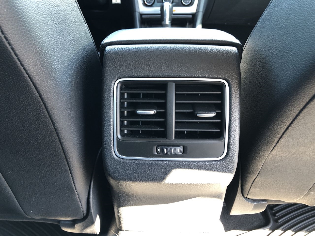 Volkswagen Passat 4dr Sdn 2.5L Auto SE w/Sunroof PZEV 2013