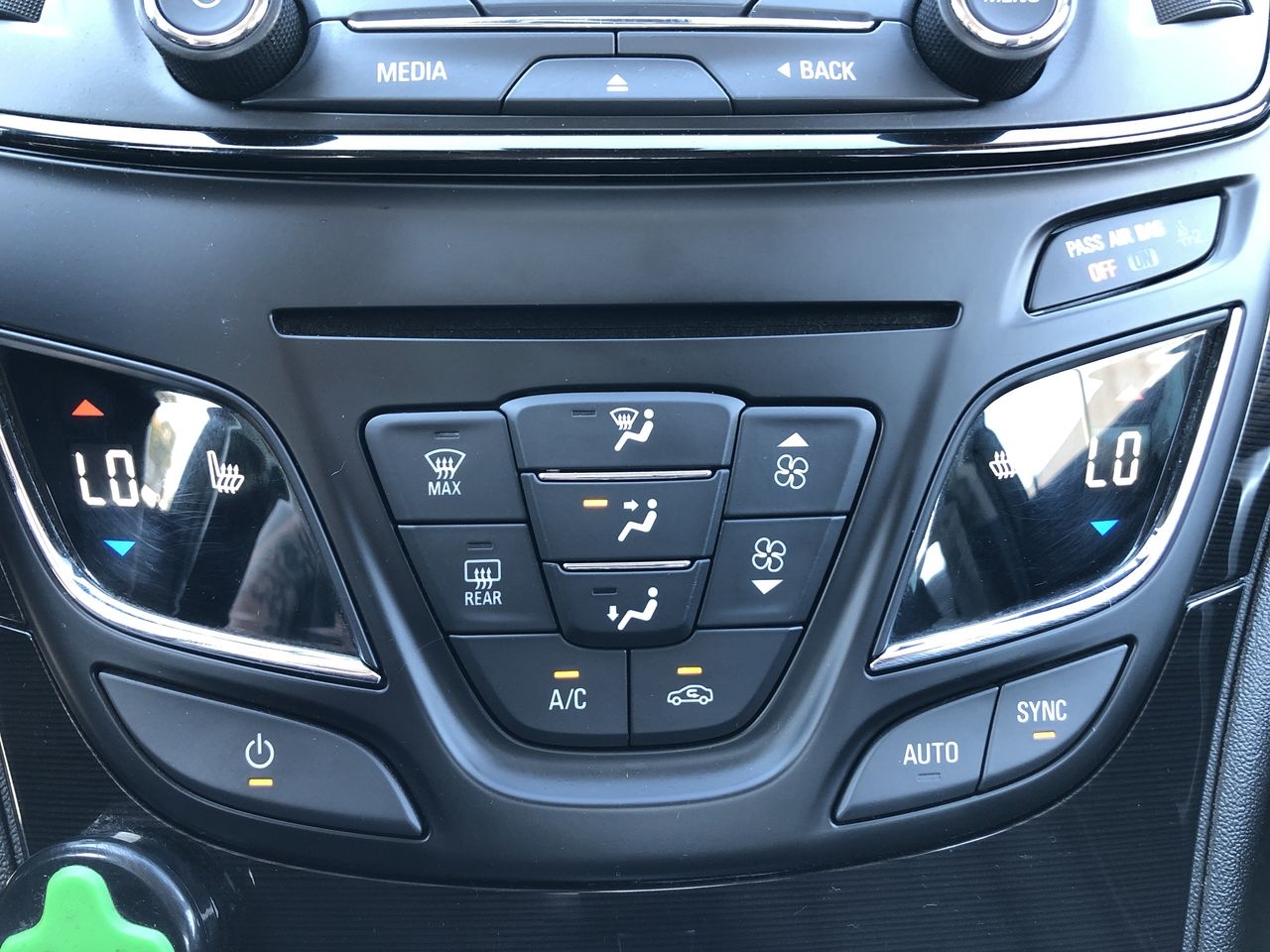 Buick Regal 4dr Sdn Premium II FWD 2016